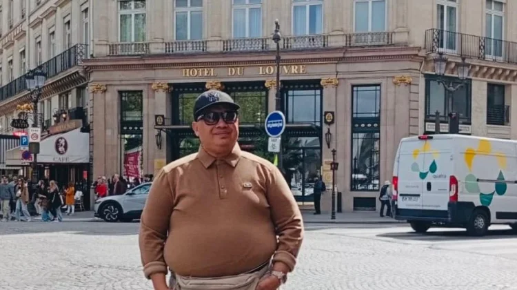 Suatu ketika di Hotel Du Louvre