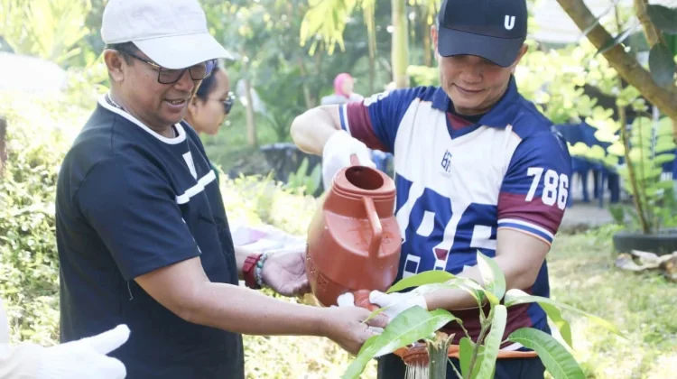 Bahasan Ajak Warga Tanam Satu Rumah Satu Pohon