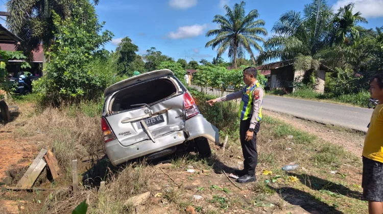 Lima Kendaraan Terlibat Kecelakaan Beruntun di Ambawang