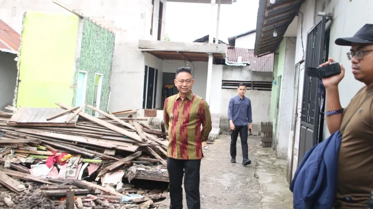Pemkot Bantu Bedah Rumah Rizky