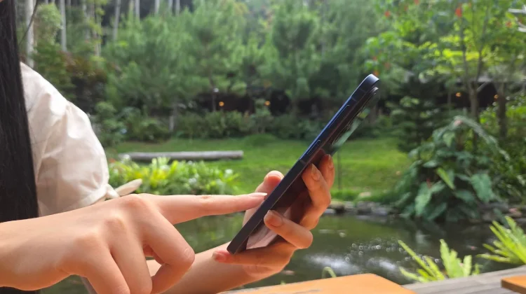 Rekomendasi HP untuk Temani Healing? Galaxy A57 5G Punya Fitur AI yang Bikin Liburan
