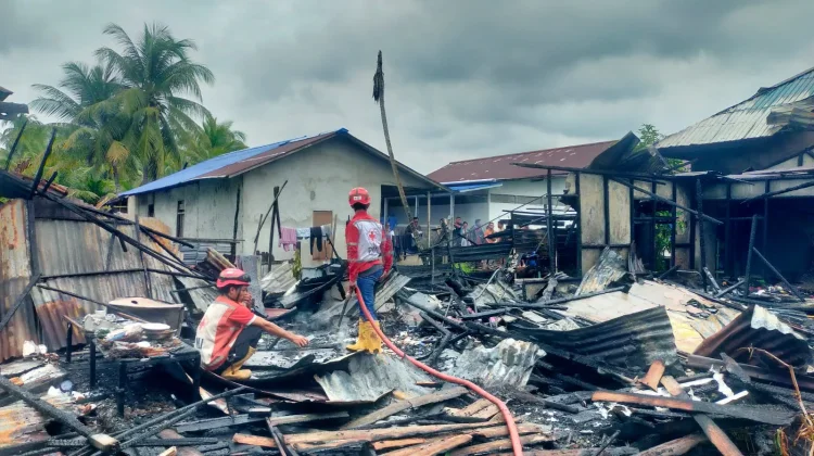 Rumah Warga Sungai Kakap Hangus Terbakar
