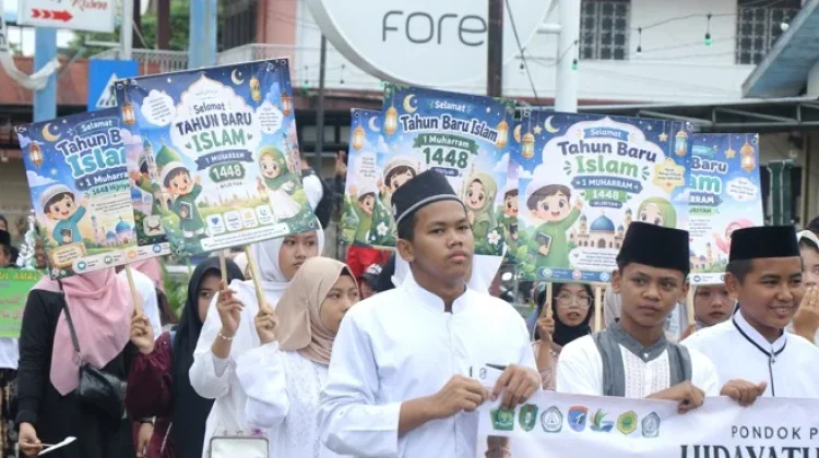 Ribuan Warga Semarakkan Pawai 1 Muharram 1448 Hijriah di Singkawang