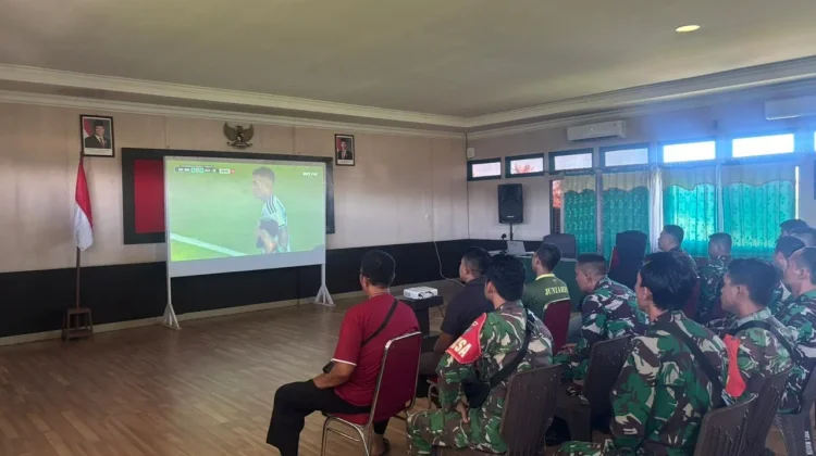 Kodim Singkawang Ciptakan Keakraban lewat Nobar Piala Dunia 2026