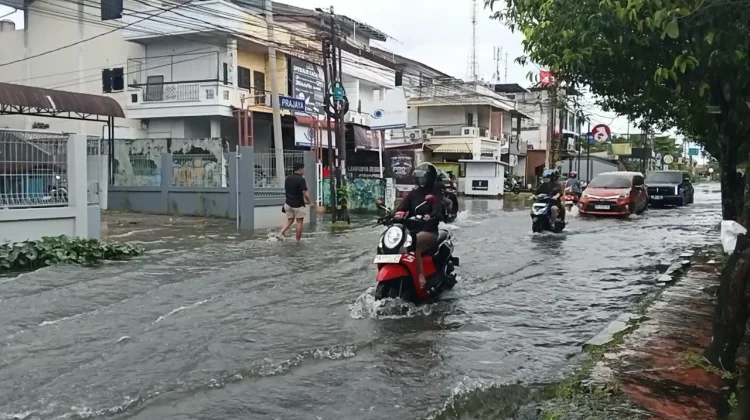 BPBD Kalbar Dorong Pemda Waspadai Banjir meski Hadapi Musim Kemarau