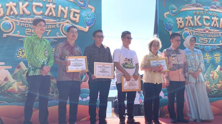 Festival Bak Cang Pontianak Pecahkan Rekor Pembagian 1000 Bakcang