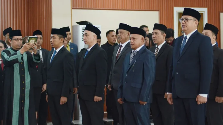 Bupati Ketapang Lantik 12 Pejabat Eselon II, Tekankan ASN Harus Utamakan Pelayanan