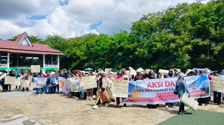 Aksi Aliansi Masyarakat Kalbar Minta MBG Tetap Lanjut