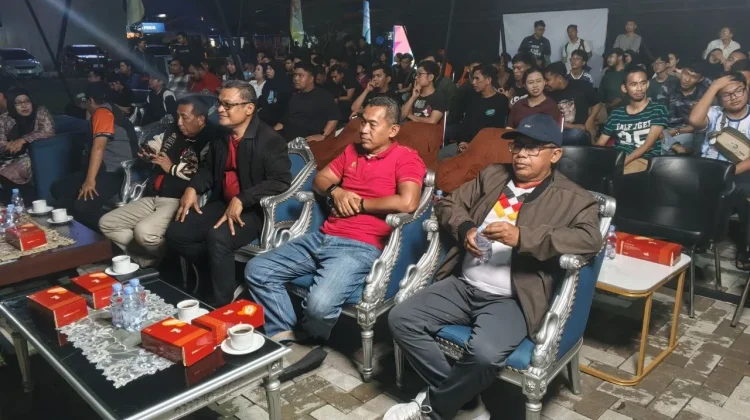 Nobar Piala Dunia di Halaman Stasiun TVRI kalbar, Makin Seru