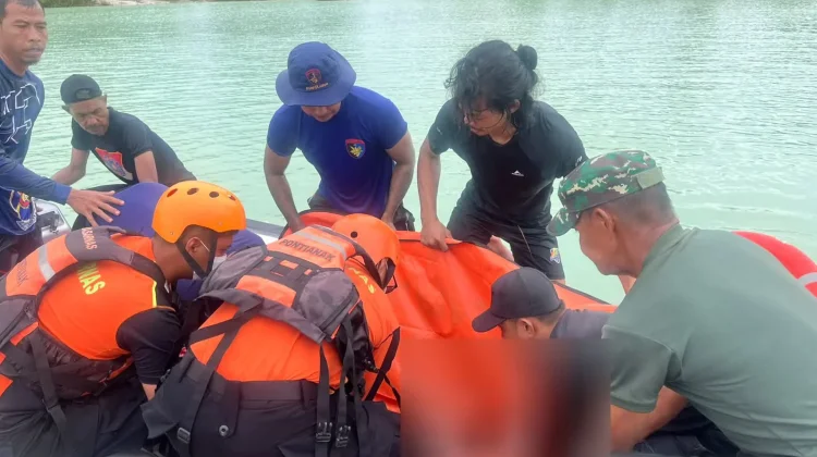 Tim SAR Berhasil Temukan Korban Tenggelam di Danau Biru Sintang