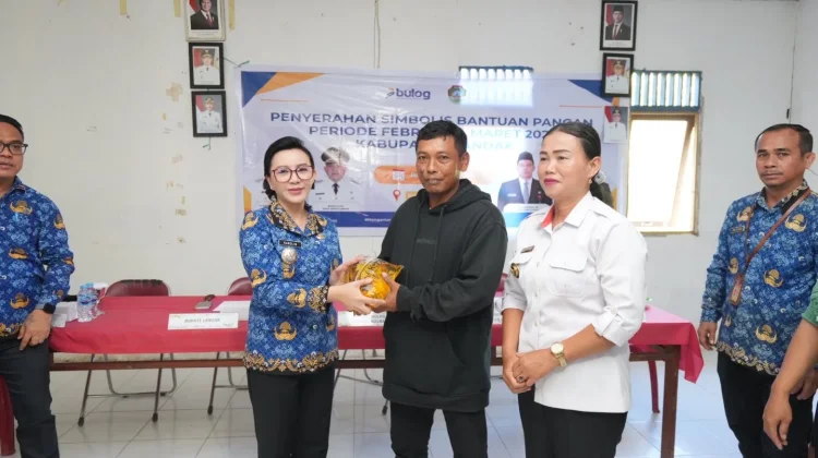Bupati Karolin Ingatkan Warga Landak Tak Ribut soal Bantuan Pangan