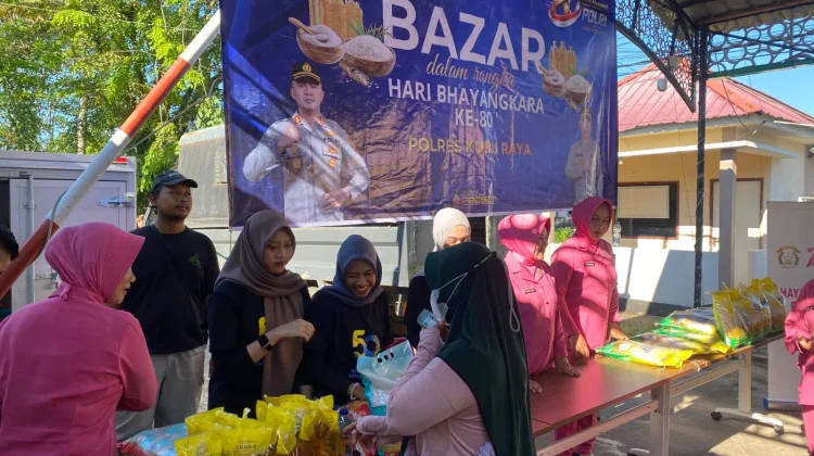 Sambut HUT Bhayangkara, Polres Kubu Raya Gelar Bazar Murah