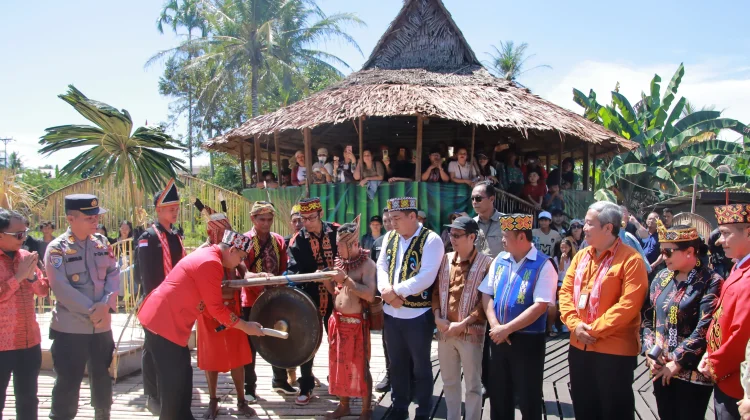 Gawai Nyobeng ”Nibakng" Dayak Bidayuh Sebujit