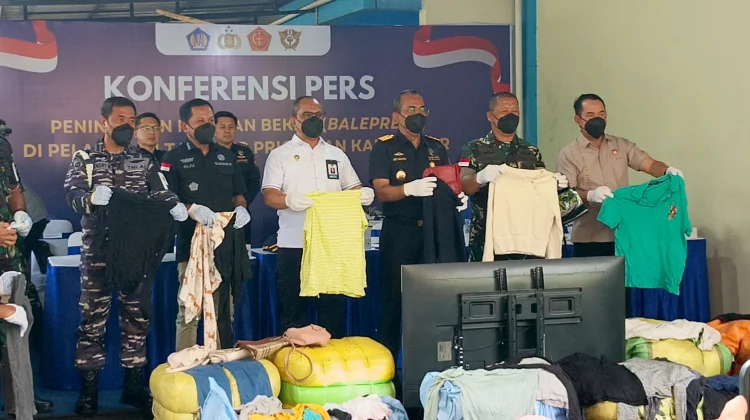 Bea Cukai Kalbagbar Tindak 2.060 balepress Pakaian Bekas
