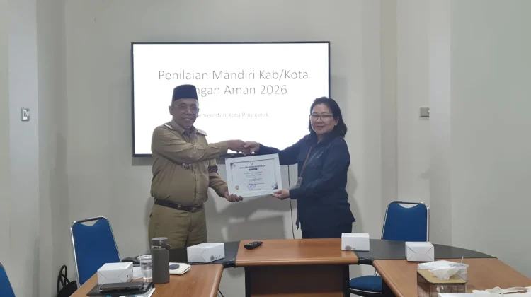 Kepala BBPOM Pontianak Beri Sertifikat Pangan Aman Sekda Kota Pontianak