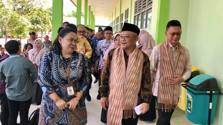 Mendikdasmen Kucurkan Ratusan Miliar untuk Revitalisasi Sekolah di Kalbar