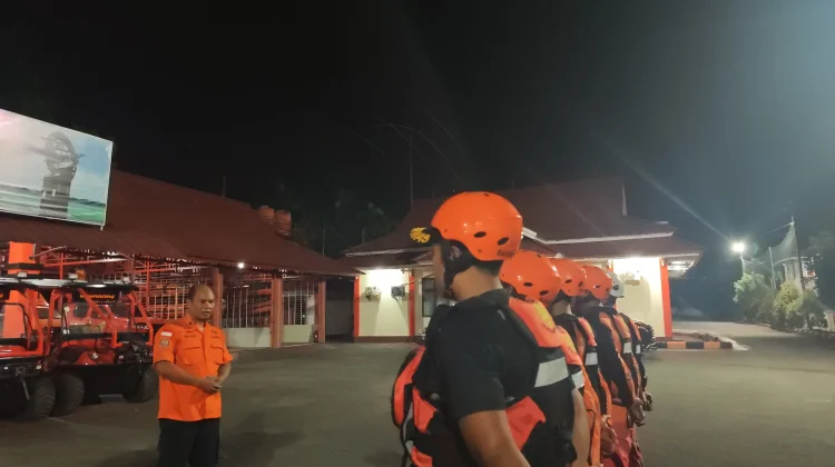 Tim SAR Cari Korban Jatuh dari Kapal Tambang di Sanggau