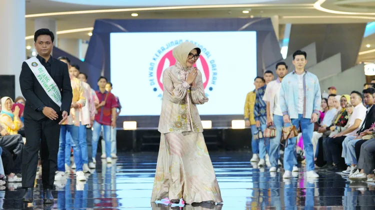 Yanieta Dukung BerGAIA Fashion Week Angkat Wastra Kalbar