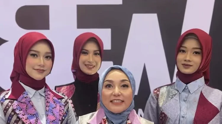 Anggie Rachmat Tampilkan Tapis Lampung di BerGAIA Fashion Week