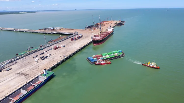 Ekspor Perdana Terminal Kijing Pangkas Biaya Logistik Kalbar