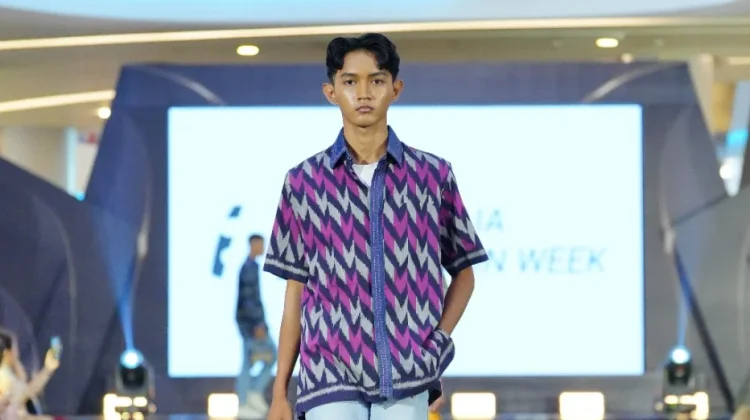 Tren Memakai Kain Corak Insang di Kalangan Gen Z: Wastra Lokal Jadi Identitas Urban