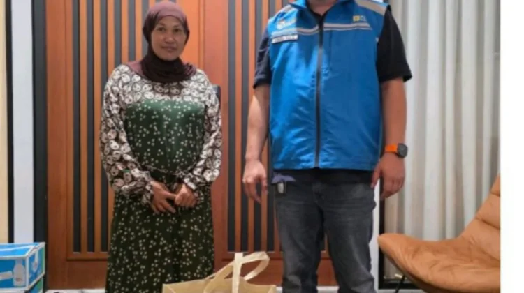 Unit Layanan Pontianak Salurkan Santunan Kepada Warga Sekitar