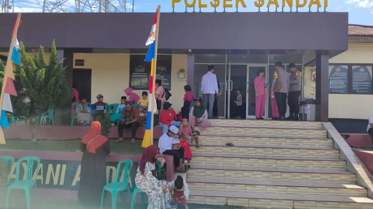 Sambut Hari Jadi Bhayangkara, Polsek Sandai Gelar Sunatan Massal Gratis