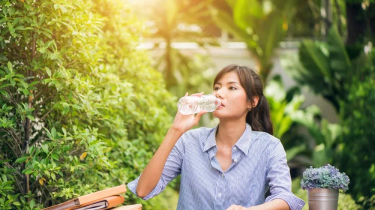 Tujuh Alasan Wajib Minum Air Mineral Dipagi Hari