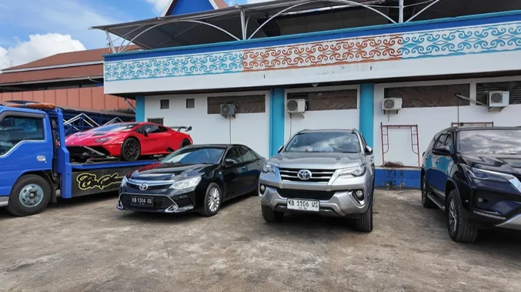 Kejati Kalbar Kirim Barang Bukti 4 Mobil Sitaan Kasus Korupsi Bauksit ke Kejagung