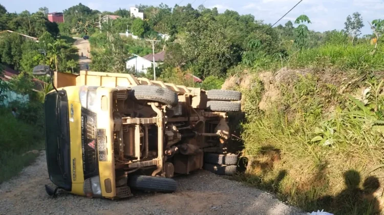 Jalan Nanga Mau–Tebidah Sintang Kembali Rusak, DPRD Kalbar Minta Evaluasi Proyek