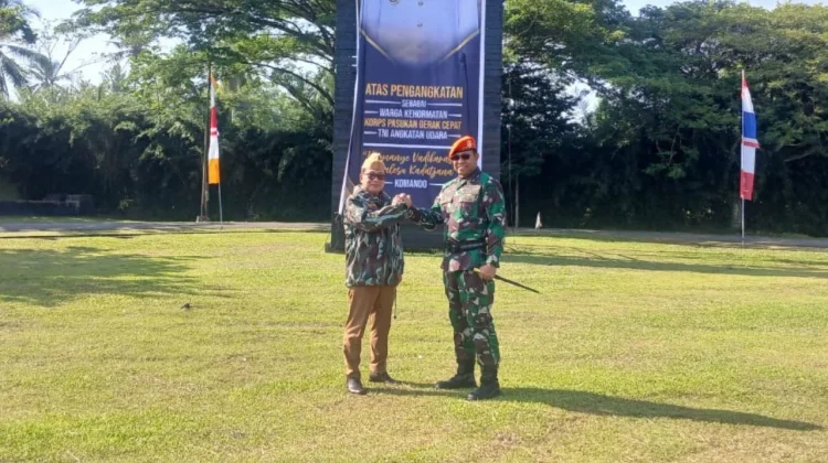 Bupati Sujiwo Terima Warga Kehormatan Kopasgat, Perkuat Semangat Pengabdian