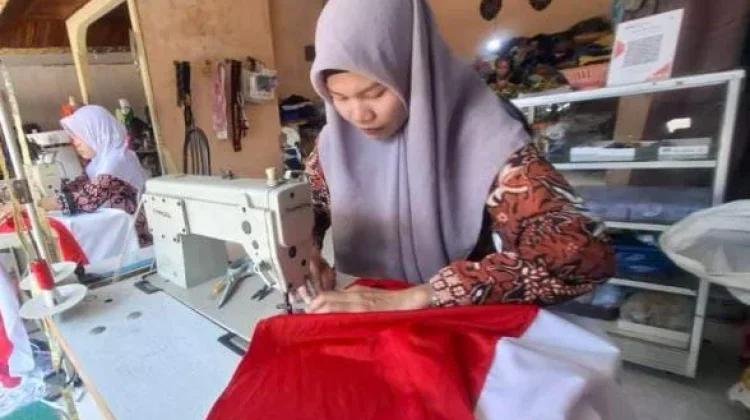 Ekspidisi Merah Putih Rumah JurnalisxMyPertamina, Sarah Bangga Jahit 1.000 Bender