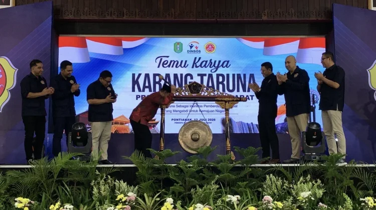 Karang Taruna Kalbar Terima Perahu Karet untuk Aksi Kebencanaan