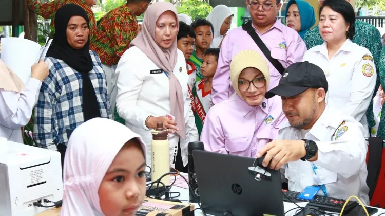 Bunda PAUD Pontianak Tinjau MPLS di 3 Sekolah, Pastikan Siswa SDN 31 Miliki KIA