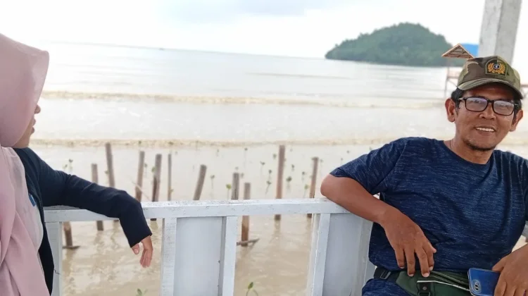 Pokdarwis MMP Rehabilitasi Mangrove Membentuk Daratan menuju Pulau Penibung