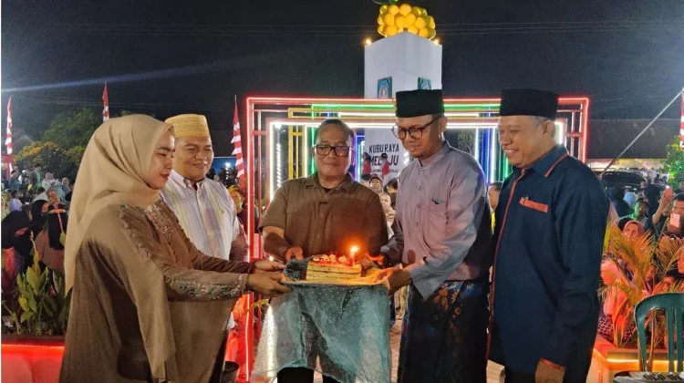 Bupati Sujiwo Resmikan Tugu Langsat sebagai Ruang Publik Baru di Punggur Kecil
