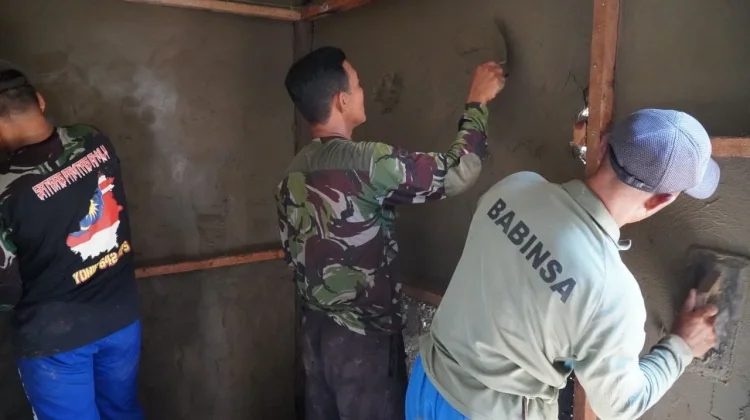 TMMD Kodim Sambas Percepat Rehabilitasi Rumah Pak Mus Mulyadi