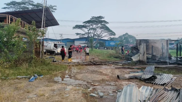 Kios Kosong Terbakar di Sungai Raya, Polisi Selidiki Penyebab Api