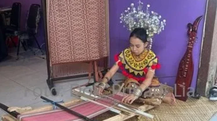 Liawandira: Menenun Masa Depan Dayak Iban dari Lauk Rugun