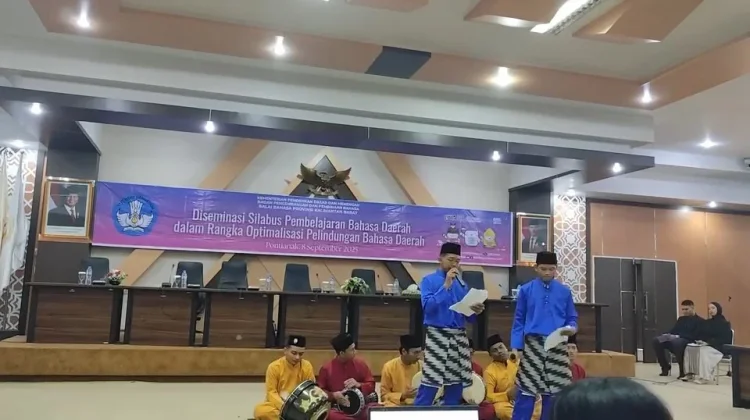MAN 1 Pontianak Perkuat Regenerasi Tundang Melayu Pelajar