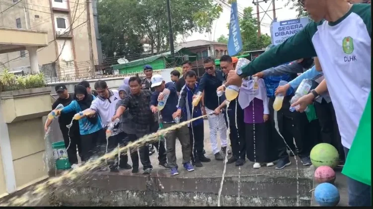 Gerakan Tebar Eco Enzyme Perkuat Upaya Jaga Kualitas Air