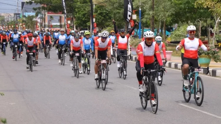 Tour de Singkawang Sukses Digelar, Ratusan Goweser Nikmati Pesona Singkawang