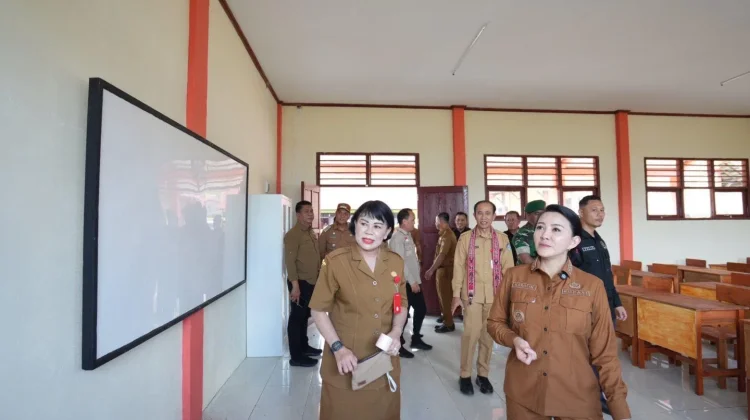 Fokus Pendidikan, Bupati Karolin Siapkan Ratusan Rehabilitasi dan Ruang Kelas