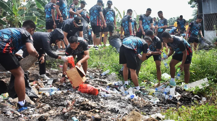TNI dan Pemkab Kubu Raya Gelar Aksi Bersih Massal, Sasar Jalan hingga Saluran Air