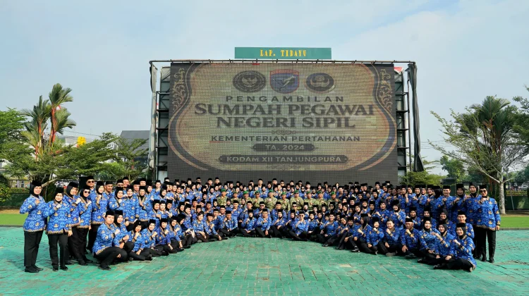 Pangdam XII/Tpr Ambil Sumpah 171 PNS Kementerian Pertahanan