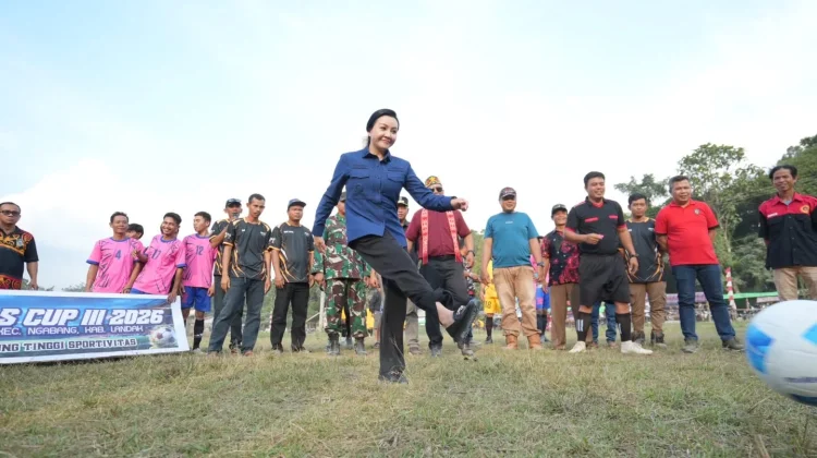 Buka Deras Cup 3, Bupati Karolin: Main Bola di Kampung Itu Mewah