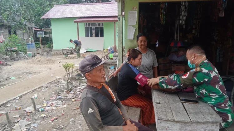 Satgas TMMD Layani Pemeriksaan Kesehatan Warga Sambas