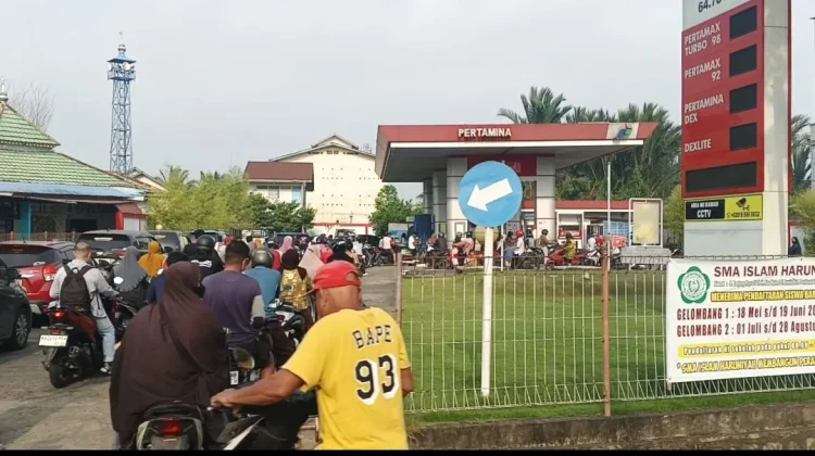Pertamina Tambah Pasokan 176 KL BBM di Pontianak dan Kubu Raya Atasi Antrean BBM