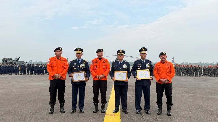 SAR Pontianak Beri Penghargaan kepada Lanud Supadio dan Kopasgat