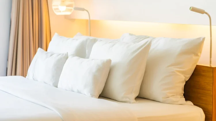 Cara Tepat Memilih Bantal agar Leher Tetap Nyaman saat Bangun Tidur